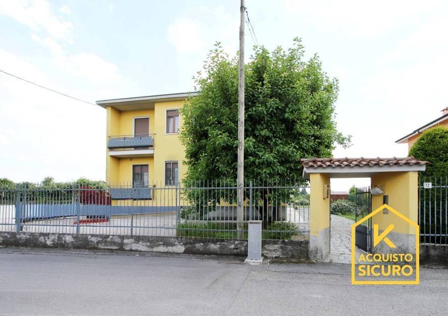 appartamento in vendita a Vimercate in zona Ruginello / Oldaniga
