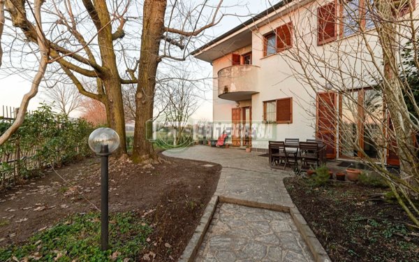appartamento in vendita a Vimercate in zona Ruginello / Oldaniga