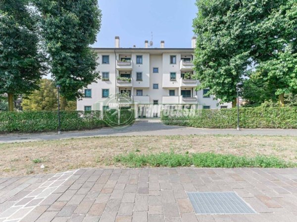 appartamento in vendita a Vimercate in zona Ruginello / Oldaniga