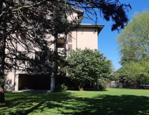 appartamento in vendita a Vimercate in zona Centro Storico