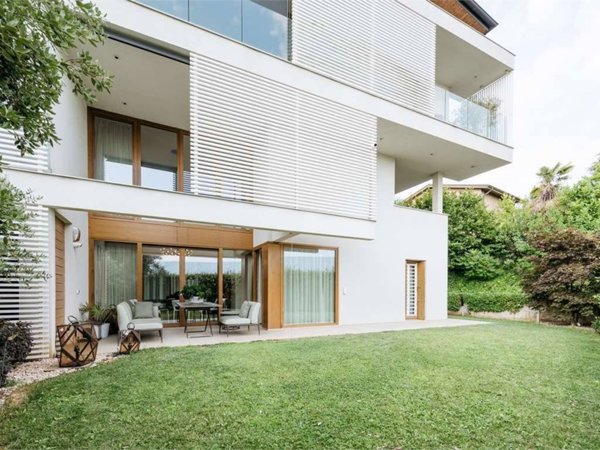 appartamento in vendita a Vimercate in zona Oreno