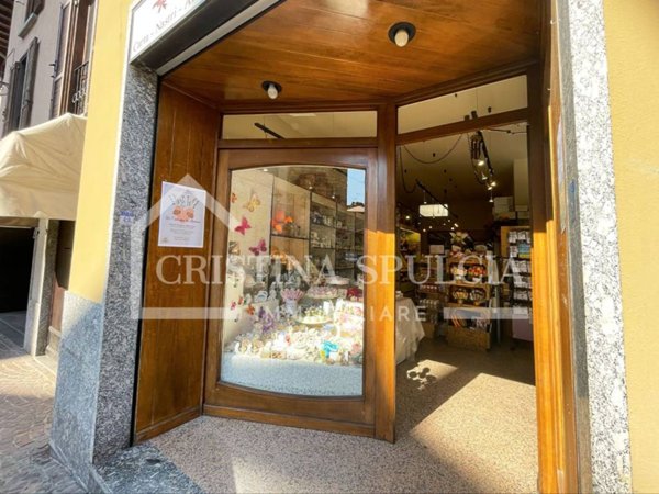 negozio in vendita a Vimercate in zona Centro Storico