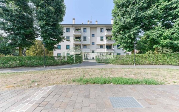 appartamento in vendita a Vimercate in zona Ruginello / Oldaniga
