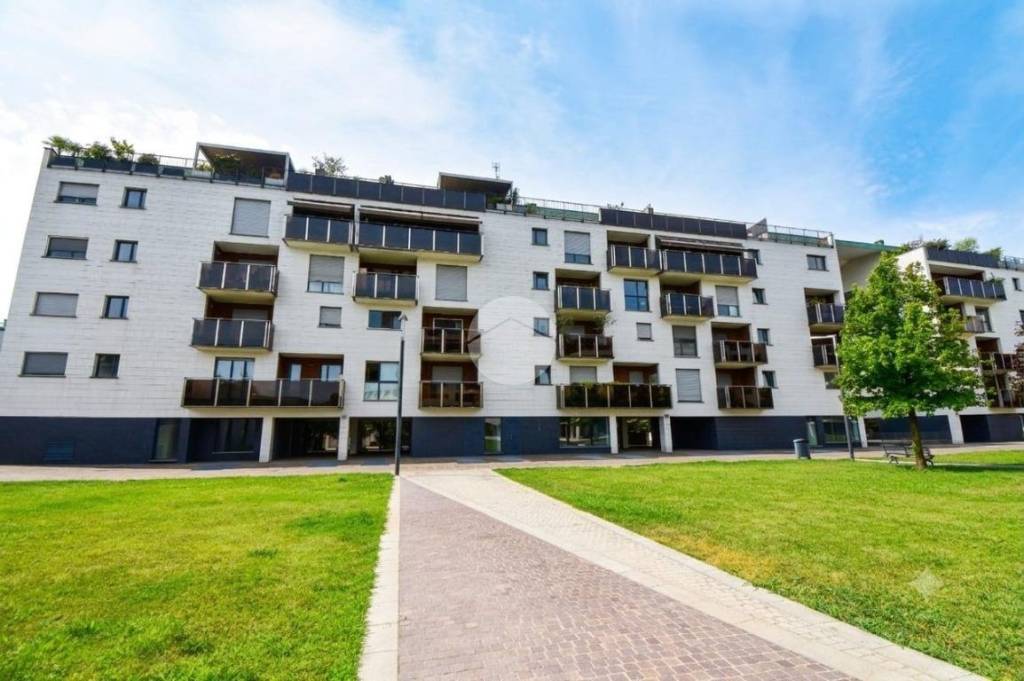 appartamento in vendita a Vimercate in zona Centro Storico