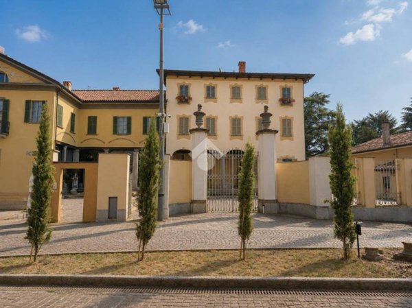 appartamento in vendita a Vimercate in zona Oreno
