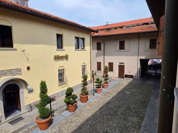 appartamento in vendita a Vimercate in zona Centro Storico