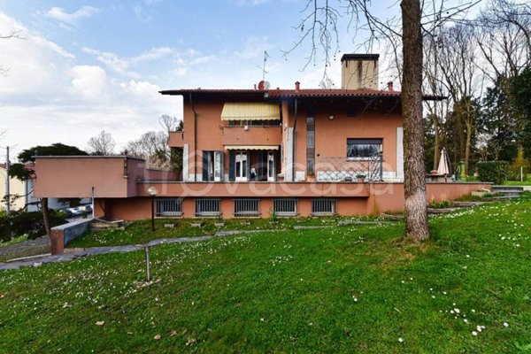 casa indipendente in vendita a Vimercate