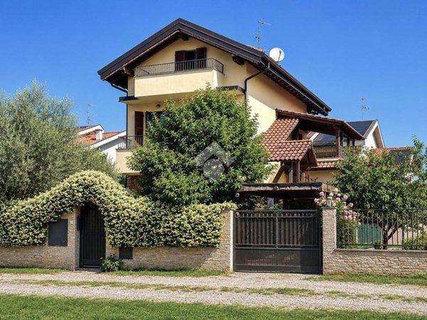casa indipendente in vendita a Vimercate