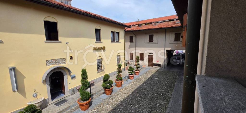 appartamento in vendita a Vimercate in zona Centro Storico