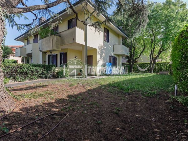casa indipendente in vendita a Vimercate in zona Velasca