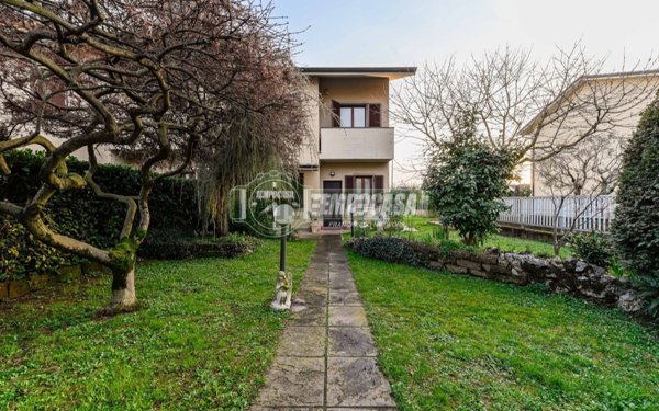 casa indipendente in vendita a Vimercate in zona Velasca