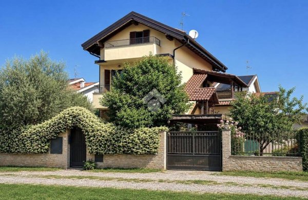 casa indipendente in vendita a Vimercate