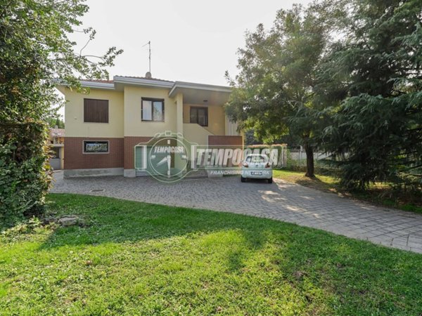 casa indipendente in vendita a Vimercate in zona Ruginello / Oldaniga