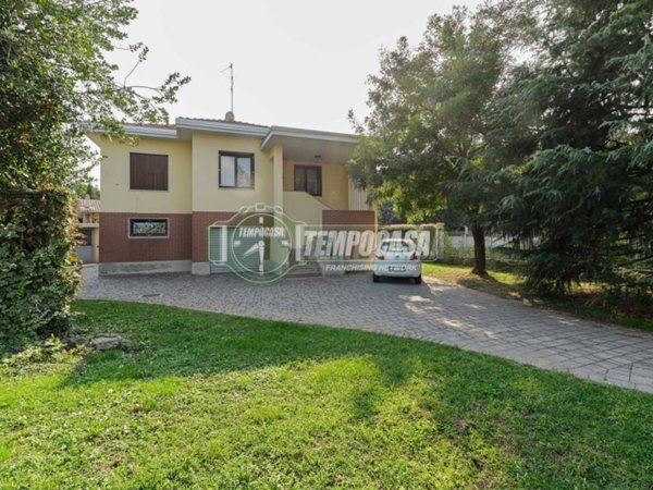 casa indipendente in vendita a Vimercate in zona Ruginello / Oldaniga
