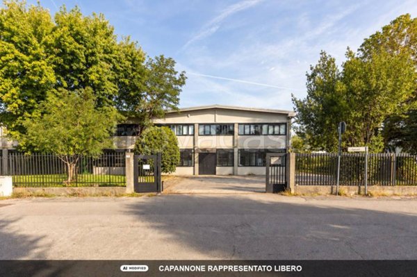 locale commerciale in vendita a Vimercate