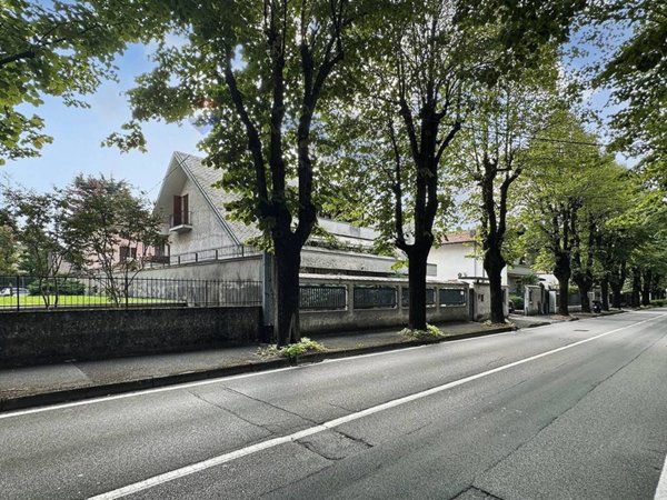 appartamento in vendita a Vimercate in zona Centro Storico