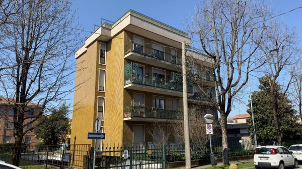 appartamento in vendita a Vimercate in zona Centro Storico