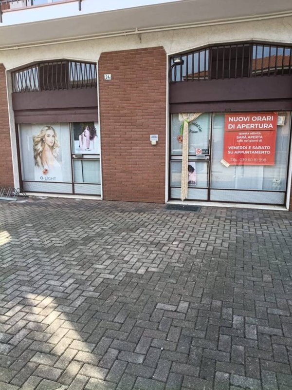locale commerciale in vendita a Vimercate