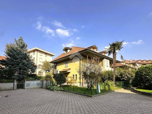 casa indipendente in vendita a Vimercate in zona Oreno
