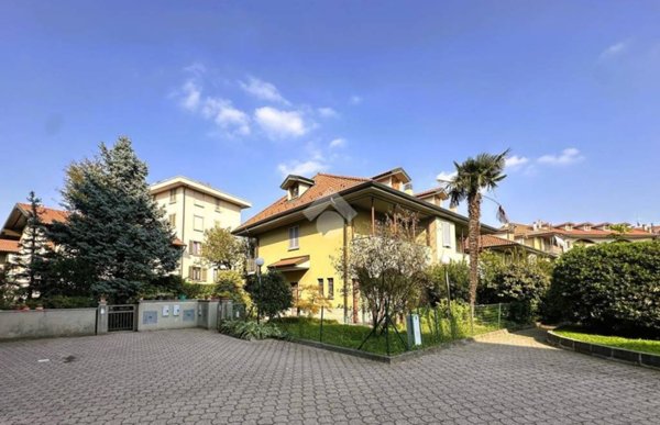 casa indipendente in vendita a Vimercate in zona Oreno