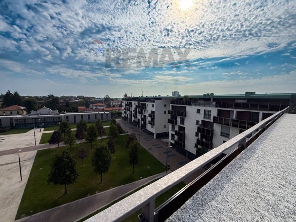 appartamento in vendita a Vimercate in zona Centro Storico