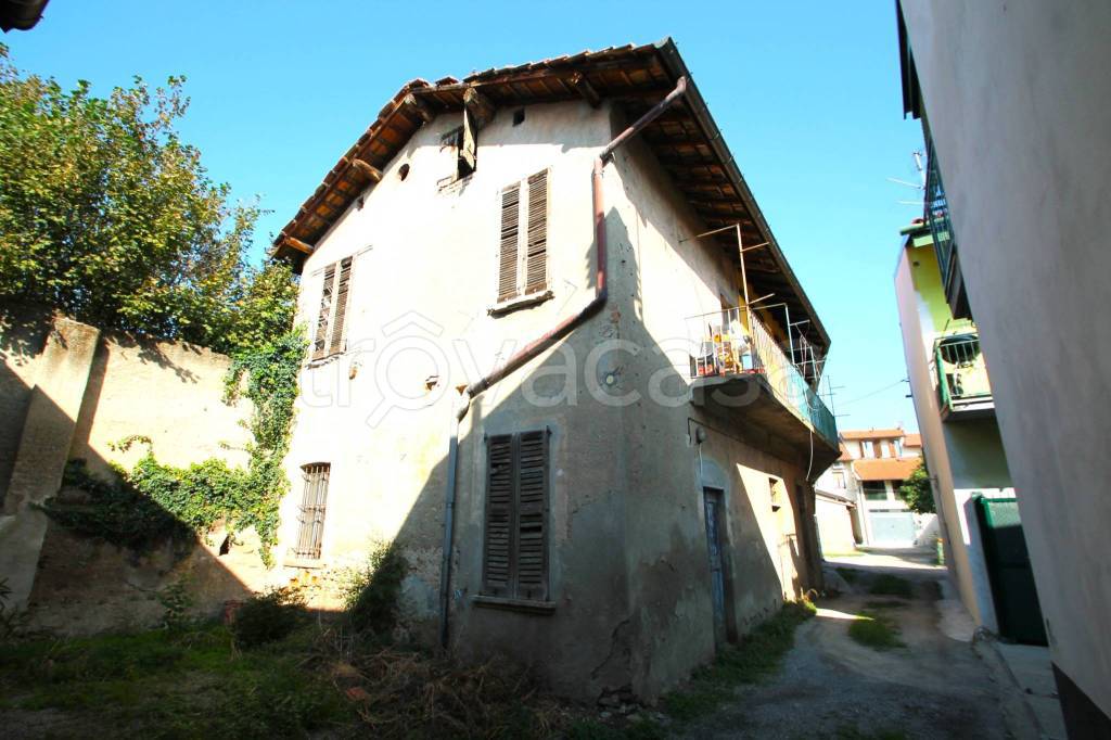 appartamento in vendita a Vimercate in zona Ruginello / Oldaniga