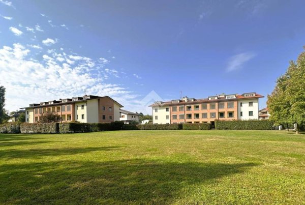 appartamento in vendita a Vimercate in zona Centro Storico