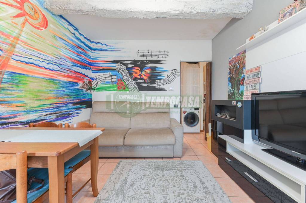 appartamento in vendita a Vimercate in zona Ruginello / Oldaniga