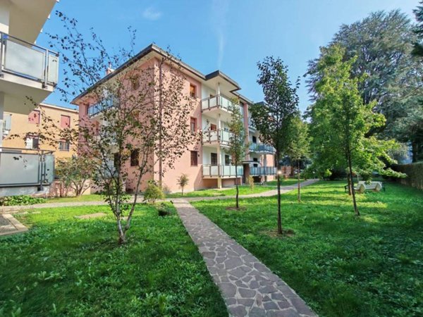 appartamento in vendita a Vimercate in zona Centro Storico