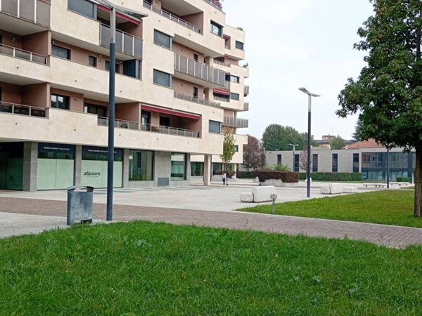 appartamento in vendita a Vimercate in zona Centro Storico