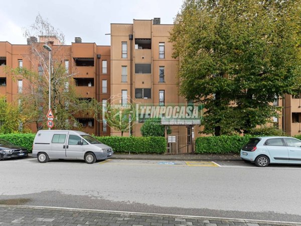 appartamento in vendita a Vimercate in zona Centro Storico