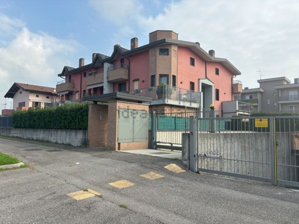appartamento in vendita a Busnago