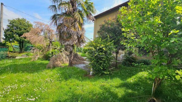 casa indipendente in vendita a Busnago