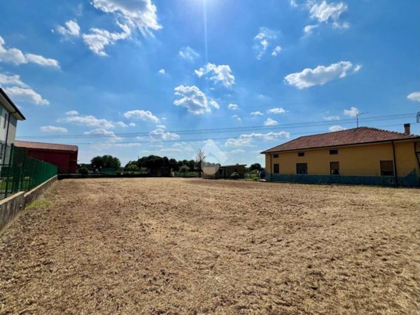terreno edificabile in vendita a Busnago