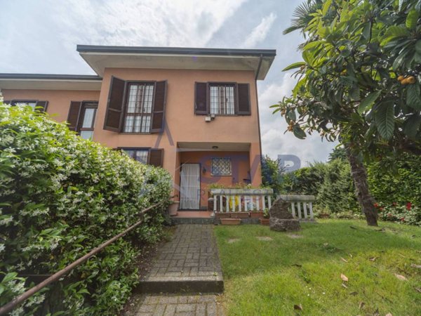 casa indipendente in vendita a Busnago