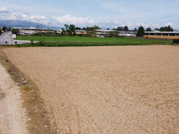 terreno edificabile in vendita a Busnago