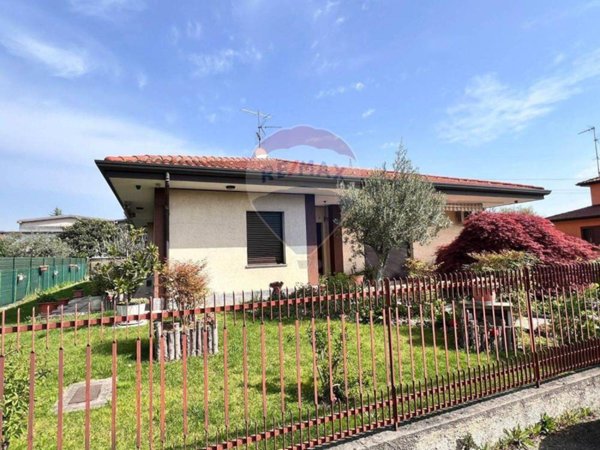casa indipendente in vendita a Busnago