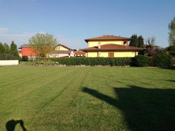 terreno edificabile in vendita a Busnago