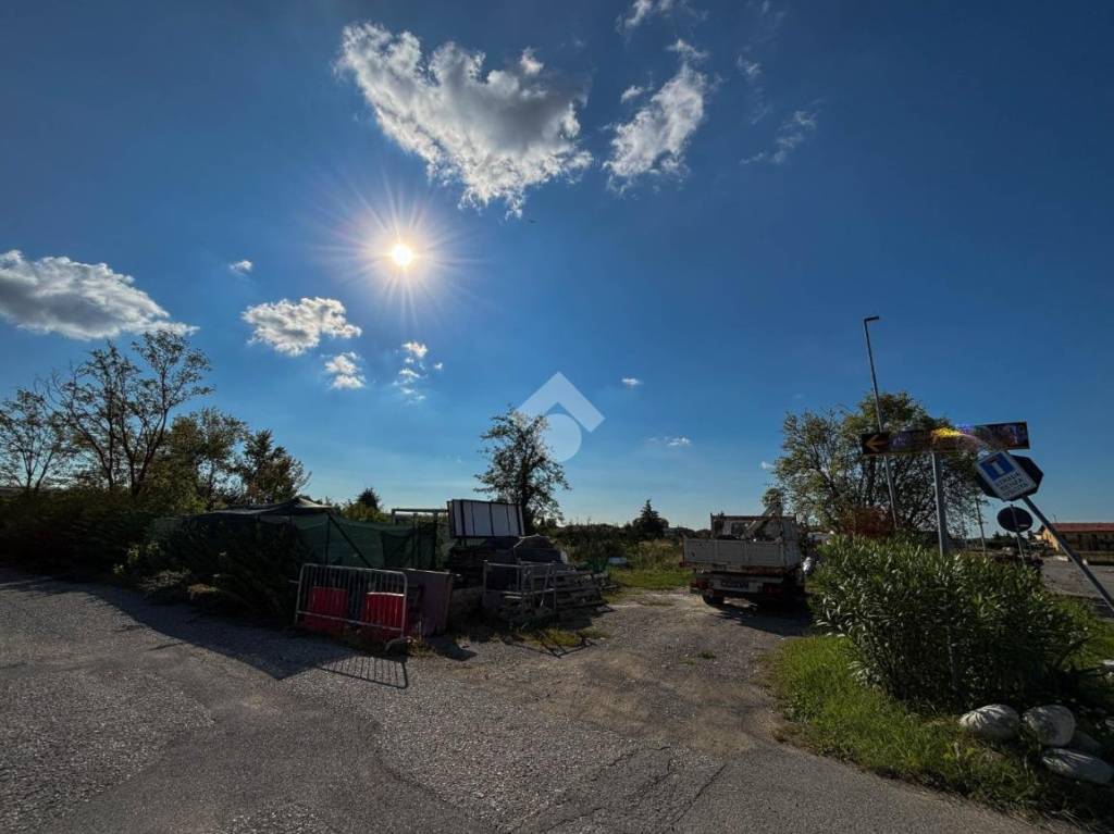 terreno edificabile in vendita a Busnago