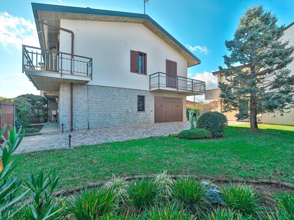 casa indipendente in vendita a Busnago