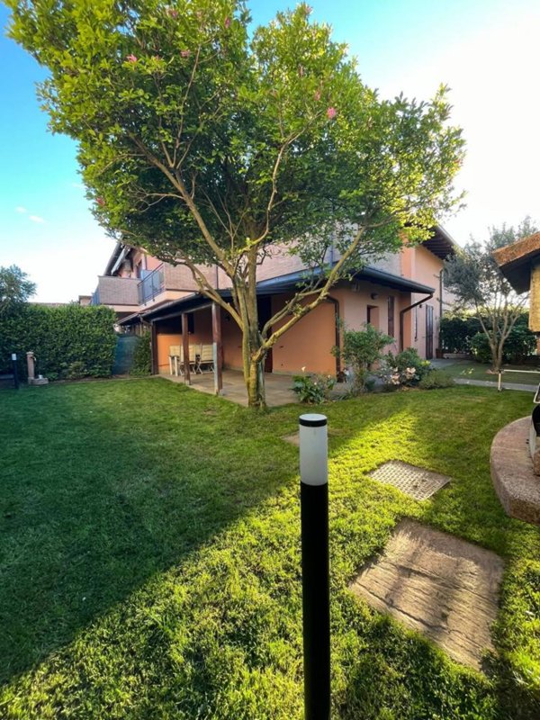 casa indipendente in vendita a Busnago