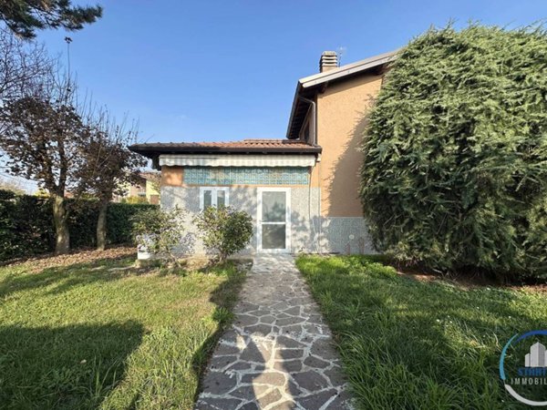casa indipendente in vendita a Busnago
