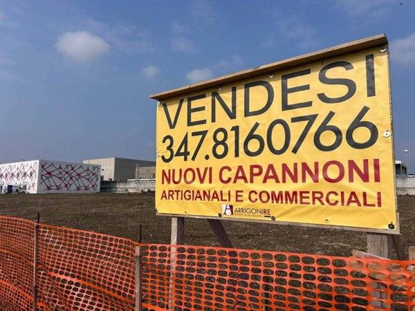 locale commerciale in vendita a Busnago