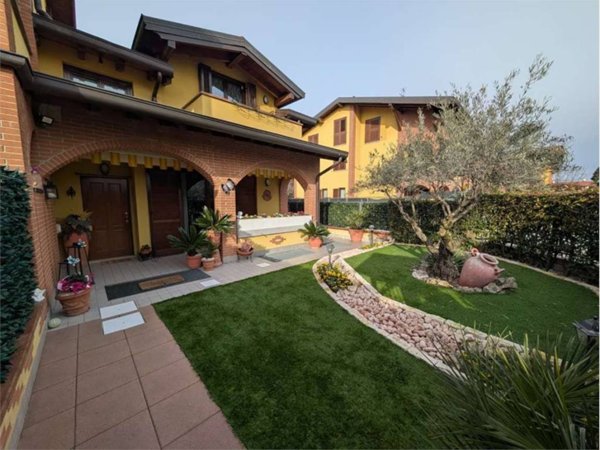 casa indipendente in vendita a Busnago