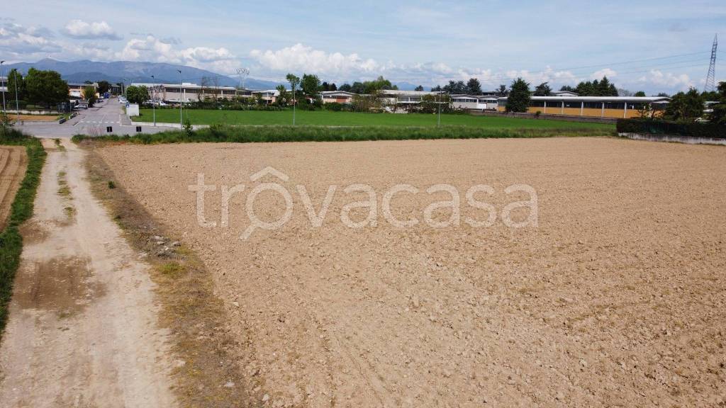 terreno edificabile in vendita a Busnago