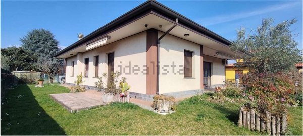 casa indipendente in vendita a Busnago