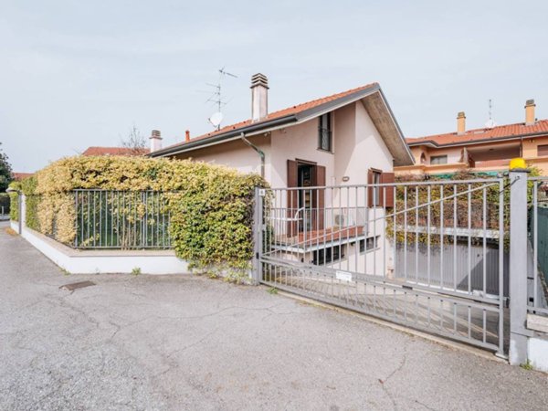 casa indipendente in vendita a Busnago