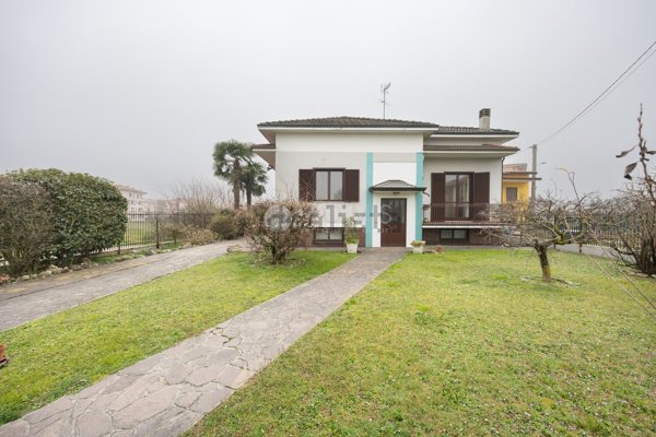 casa indipendente in vendita a Busnago