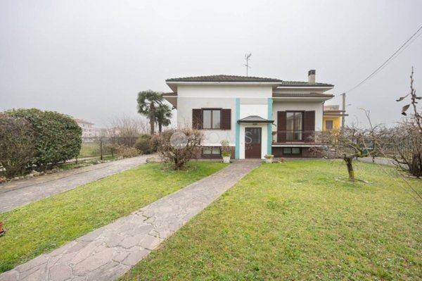 casa indipendente in vendita a Busnago