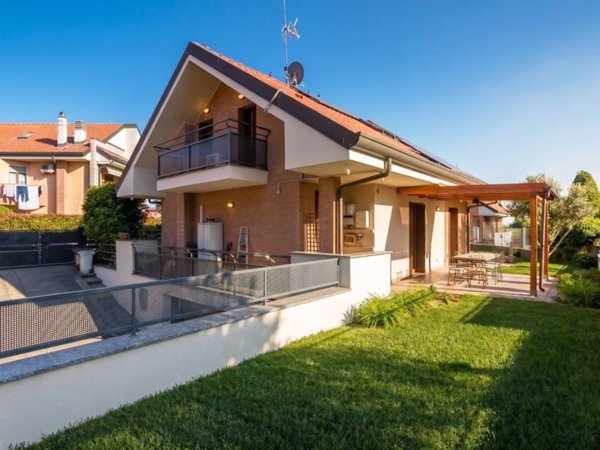casa indipendente in vendita a Busnago